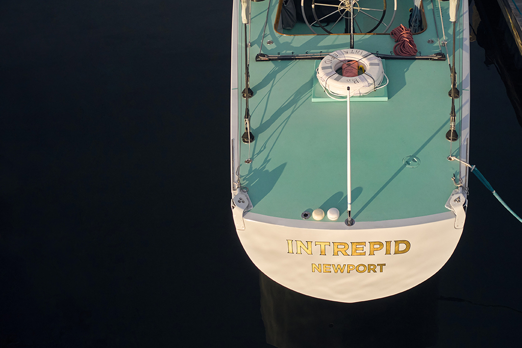 泰格豪雅Carrera系列Skipper計時碼表，其湖水綠裝飾，源自「無畏號」帆船甲板配色