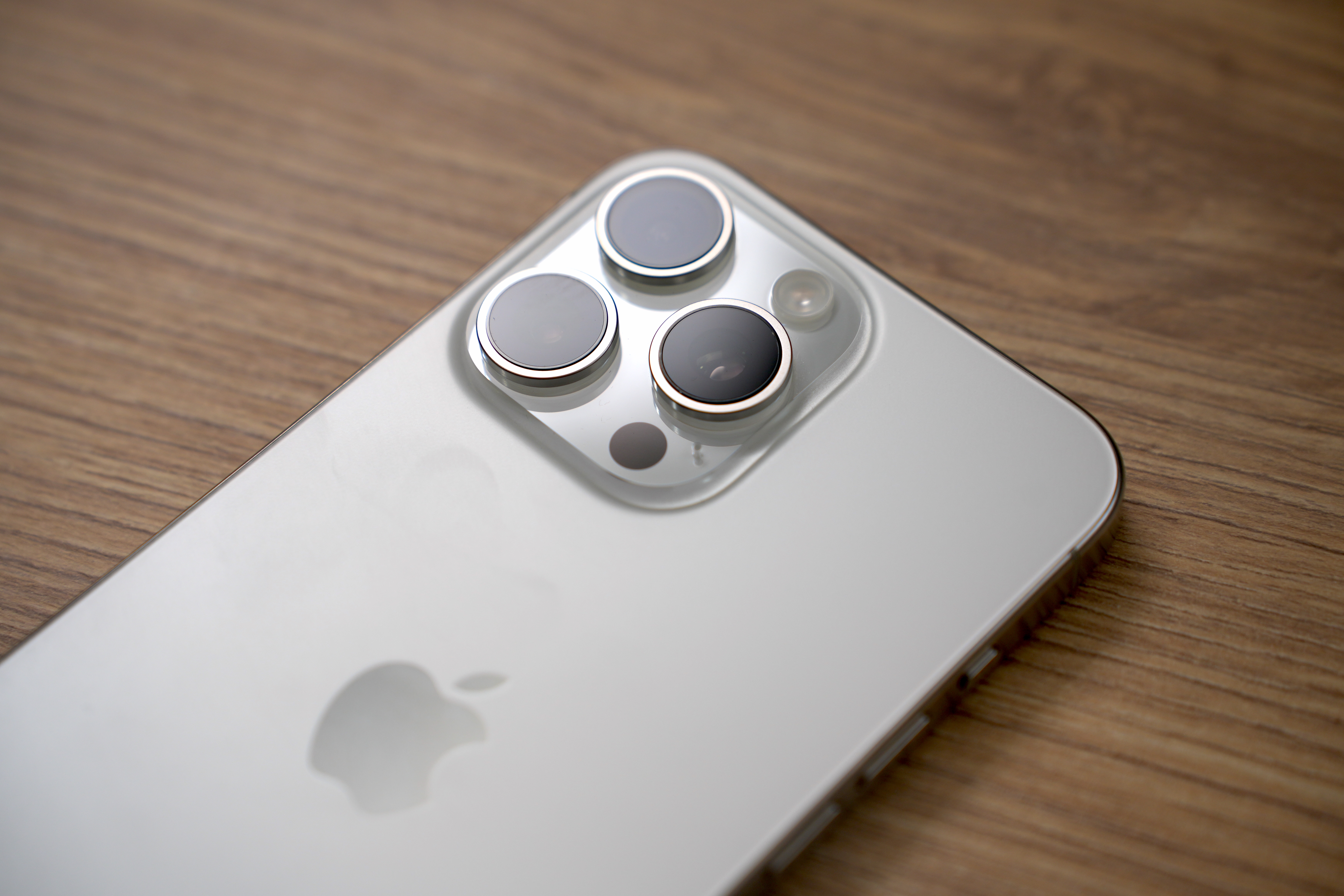 實拍比較！iPhone 15 Pro Max相機升級超有感1招秒啟動「人像」模式