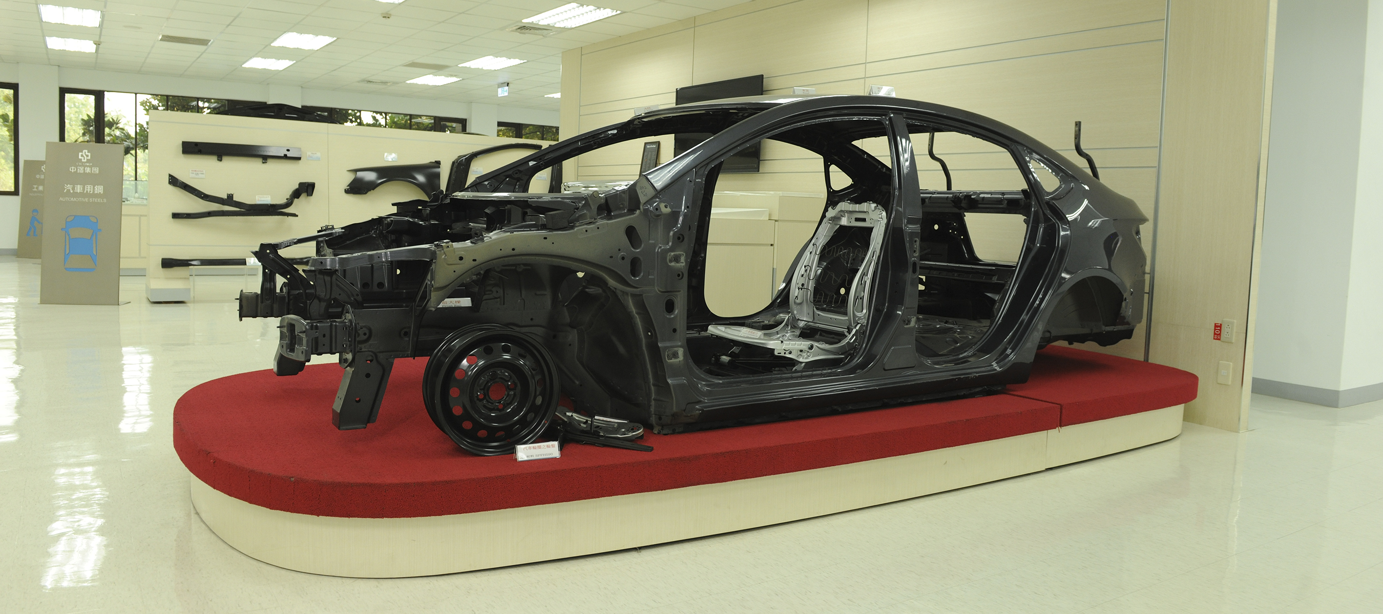 纳智捷luxgen 5 Sedan车款之车体92.6%采用中钢产制钢材，高强度车用钢之占比亦达65%。(中钢/提供)