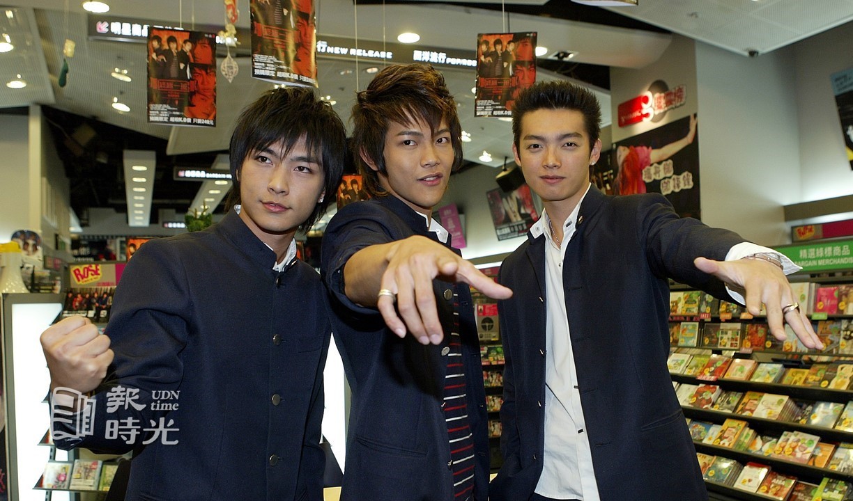 竟然已播出18年！中二偶像劇「終極一班」 拿石中劍、平底鍋當武器| 報時光