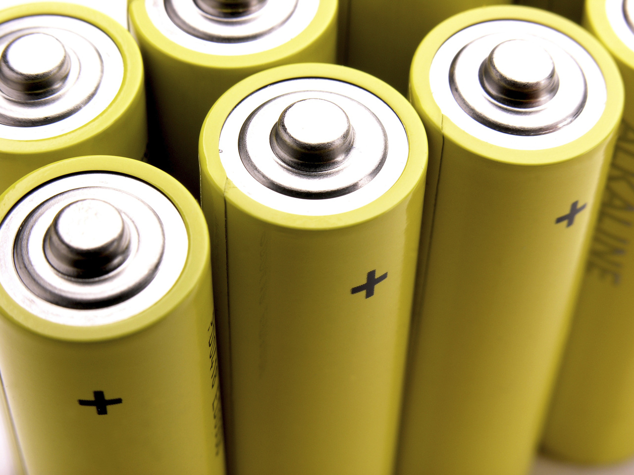 电池产业群雄并起，长庚国际储能要拚五年内电池产能增加4倍！长庚国际能源强调，电池芯自制是台湾发展储能、电动车产业最需补足的核心拼图。图／Ingimage