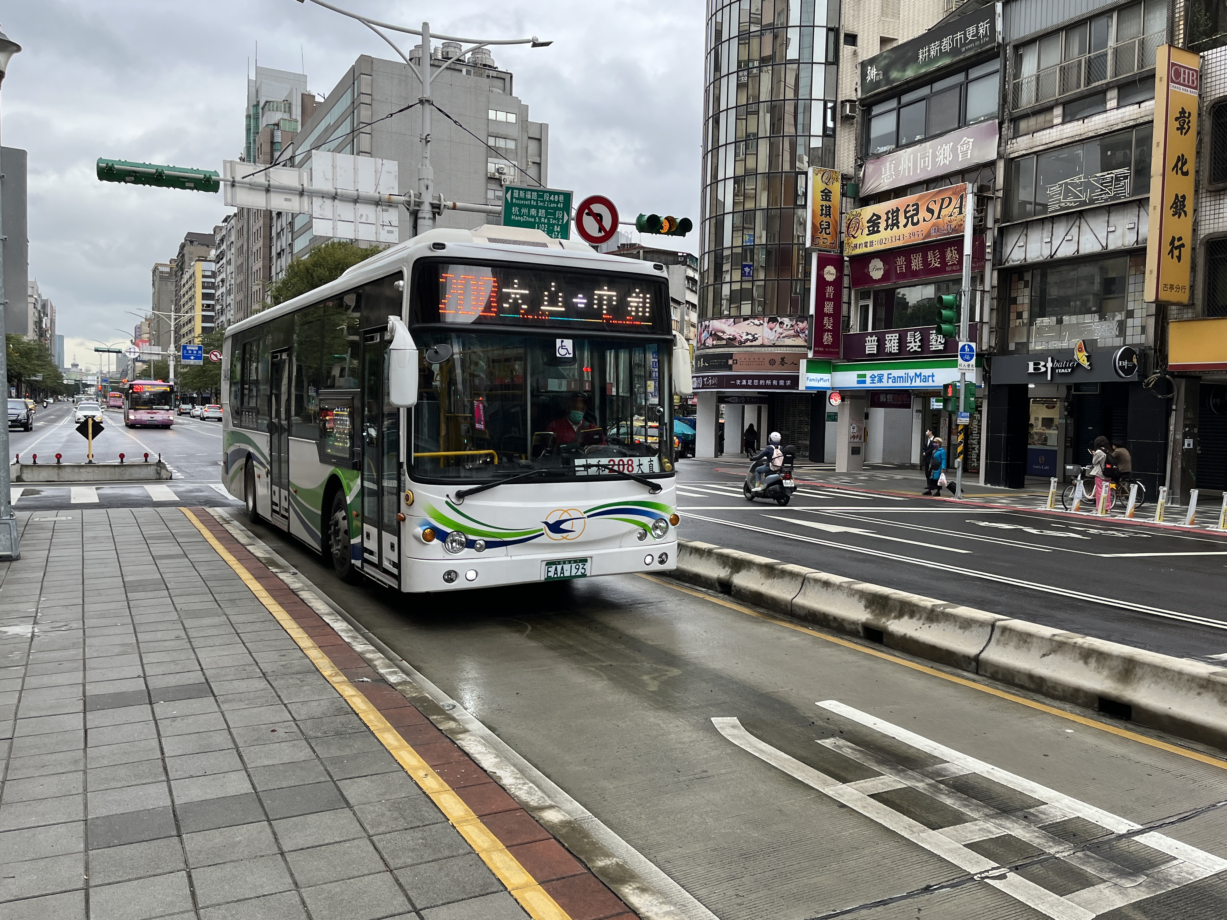 台北市电动公车数去年申请汰换成功仅22辆。本报资料照片