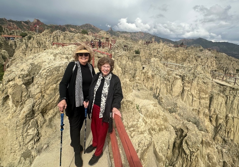 环游世界的梦想，两位老太太在81岁时圆梦。取自脸书＠Around the World at 80