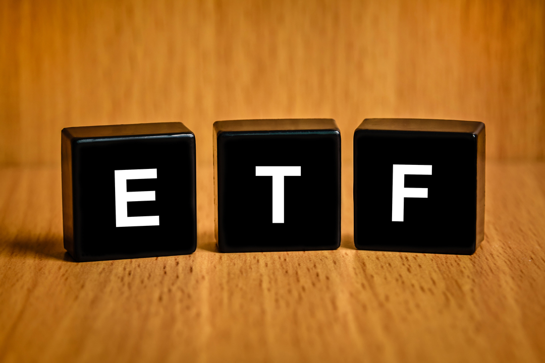 台股近期屡创新高，ETF也出现惊人涨势，许多投资人开始思考是否该趁机获利了结。情境示意图。图／ingimage