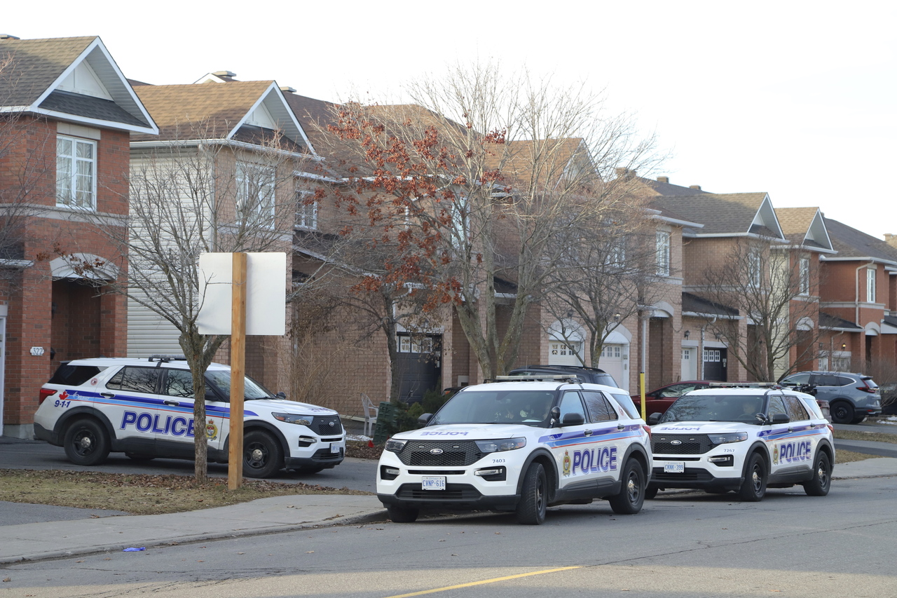 加拿大警方指出，首都渥太华近郊一处住宅发现有2名成年人和4位孩童死亡，并在现场逮捕一名嫌疑犯。