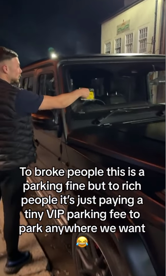 28岁的百万富豪德斯马里斯开著要价约新台币520万元的宾士SUV，在没有身障证明的情况下，却常年霸占身障车位停车却不以为意。
