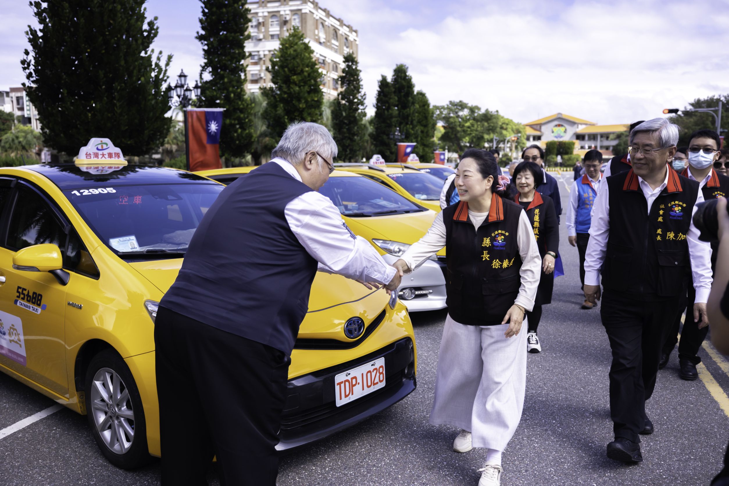 花莲县扩大爱心计程车优惠，招募3家合作计程车业者加入服务行列。图／县府提供