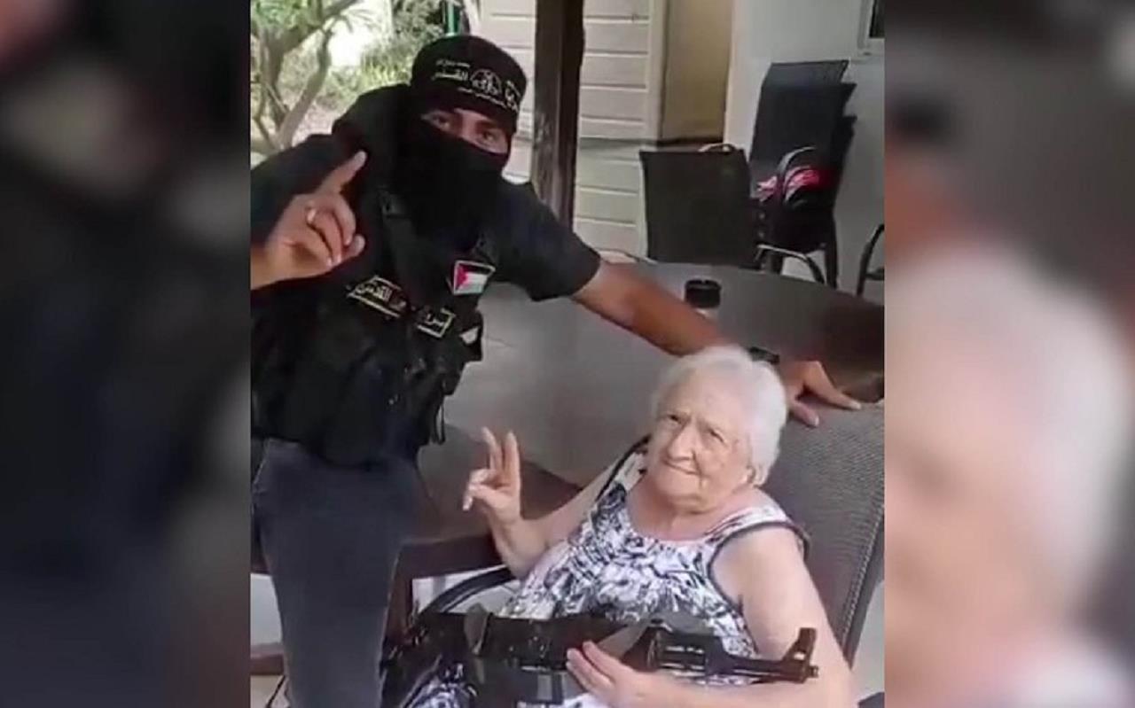 巴勒斯坦武装团体哈玛斯2023年10月7日跨境袭击以色列南部，90岁阿根廷裔老奶奶艾斯特（右）就遭遇了两名蒙面枪手，但因为她提到自己与足球巨星梅西是同乡，最后免于遭掳为人质。照片翻摄：X / Joop Soesan