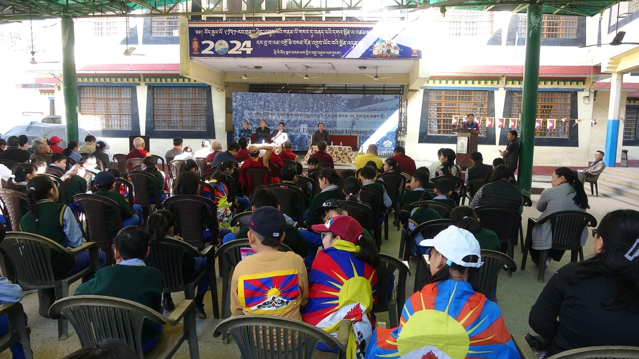 西藏抗暴65周年纪念日，德里藏人安置区举办集会，缅怀在中国政府的镇压下丧生的藏人，同时呼吁国际社会支持西藏争取自由。中央社