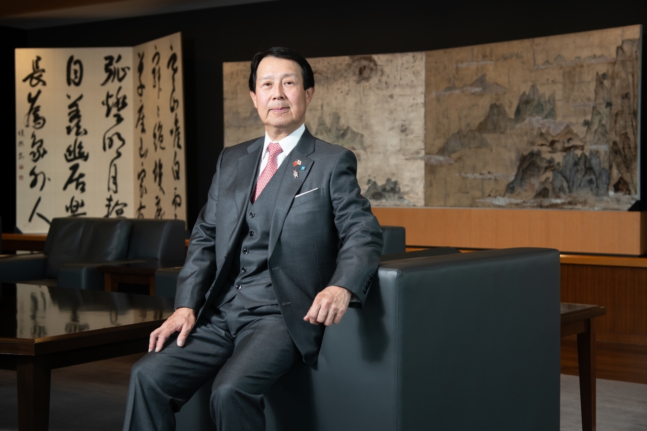 面对九州半导体重振的巨大商机，肥后银行社长笠原庆久决定陪伴当地中小企业，一起抓住机会。