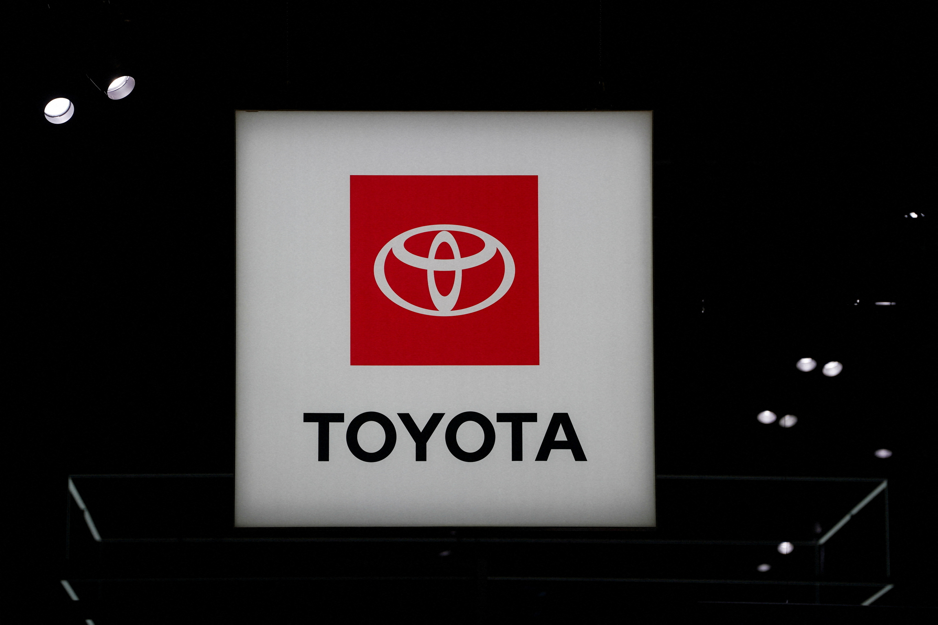 日本丰田汽车周三与工会达成协议，接受其提出的调薪要求。美联社