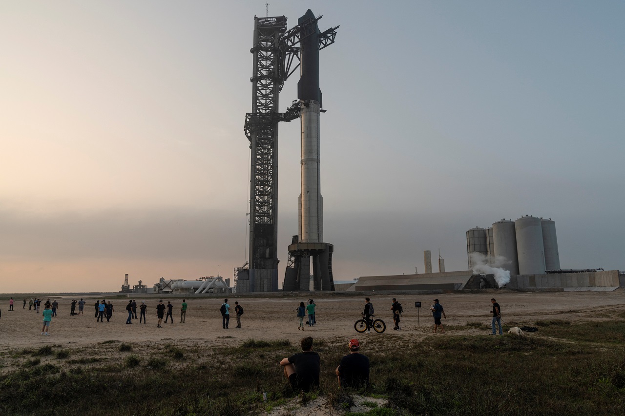 亿万富豪马斯克麾下SpaceX公司的次世代「星舰」火箭系统于美东时间14日早上展开了关键的第三度试飞。图为稍早画面。路透