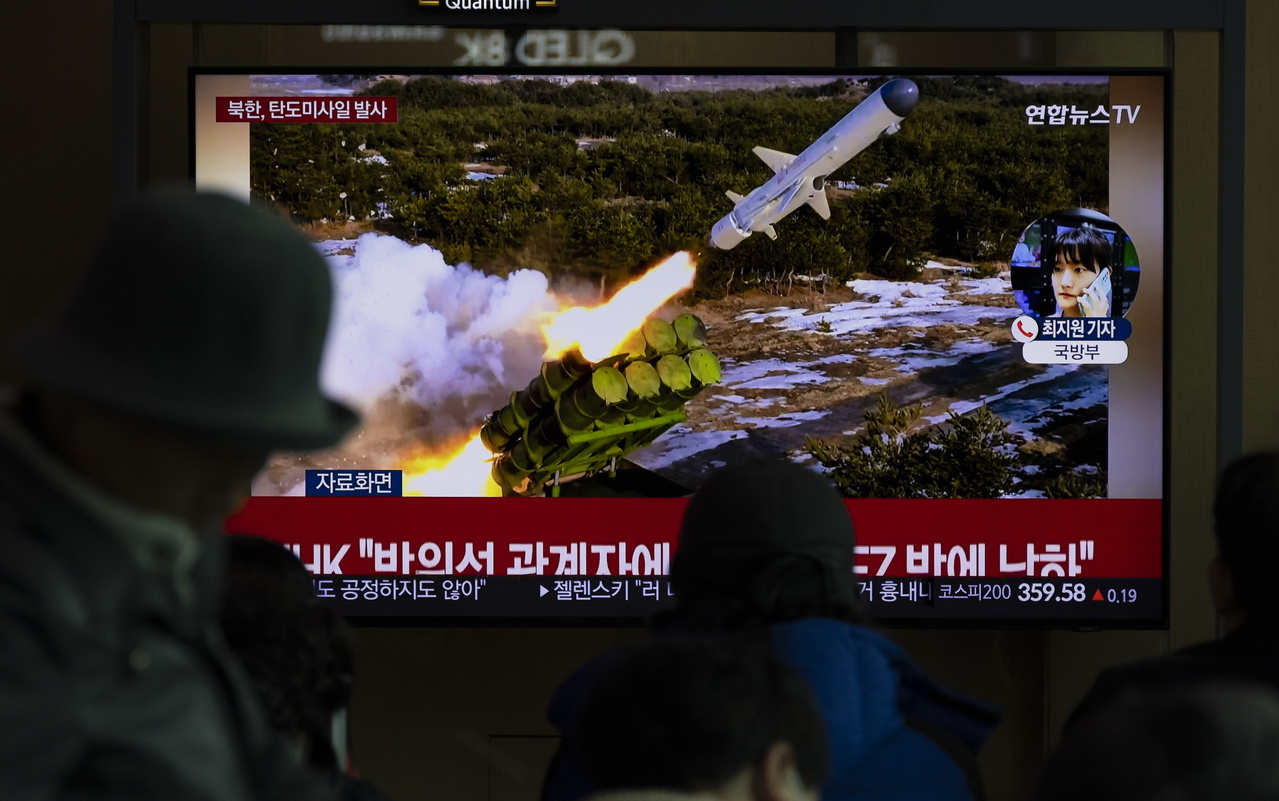 北韩3月18日上午7时44分瞄发射了3枚以上的短程弹道飞弹，飞行约300多公里后落入东海，是今年以来第12次军事挑衅， 图／欧新社