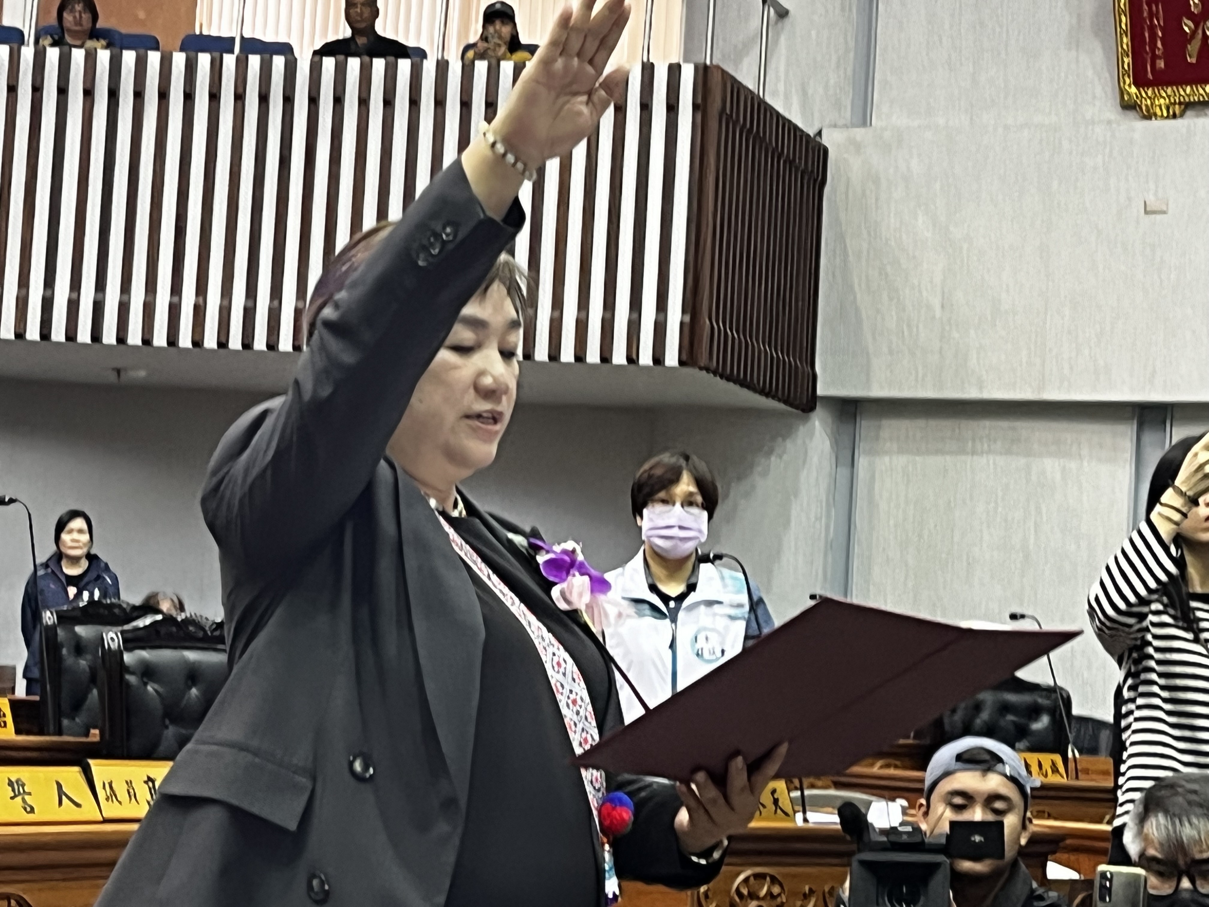 议员高美珠递补第11选区议员，今天上午宣誓就职。图／台东县议会提供