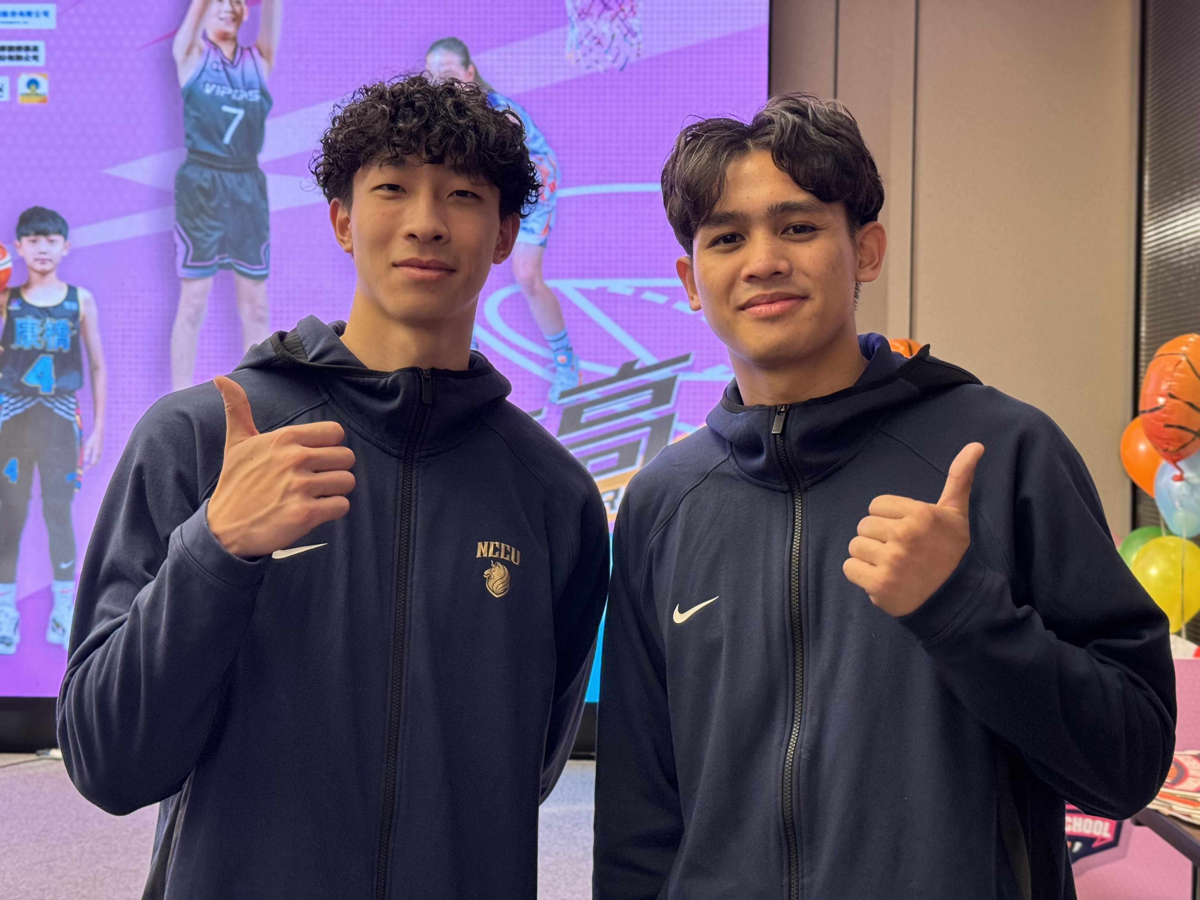 宋昕澔（左）和游艾喆出席2024全国国民小学篮球锦标赛记者会。记者曾思儒／摄影