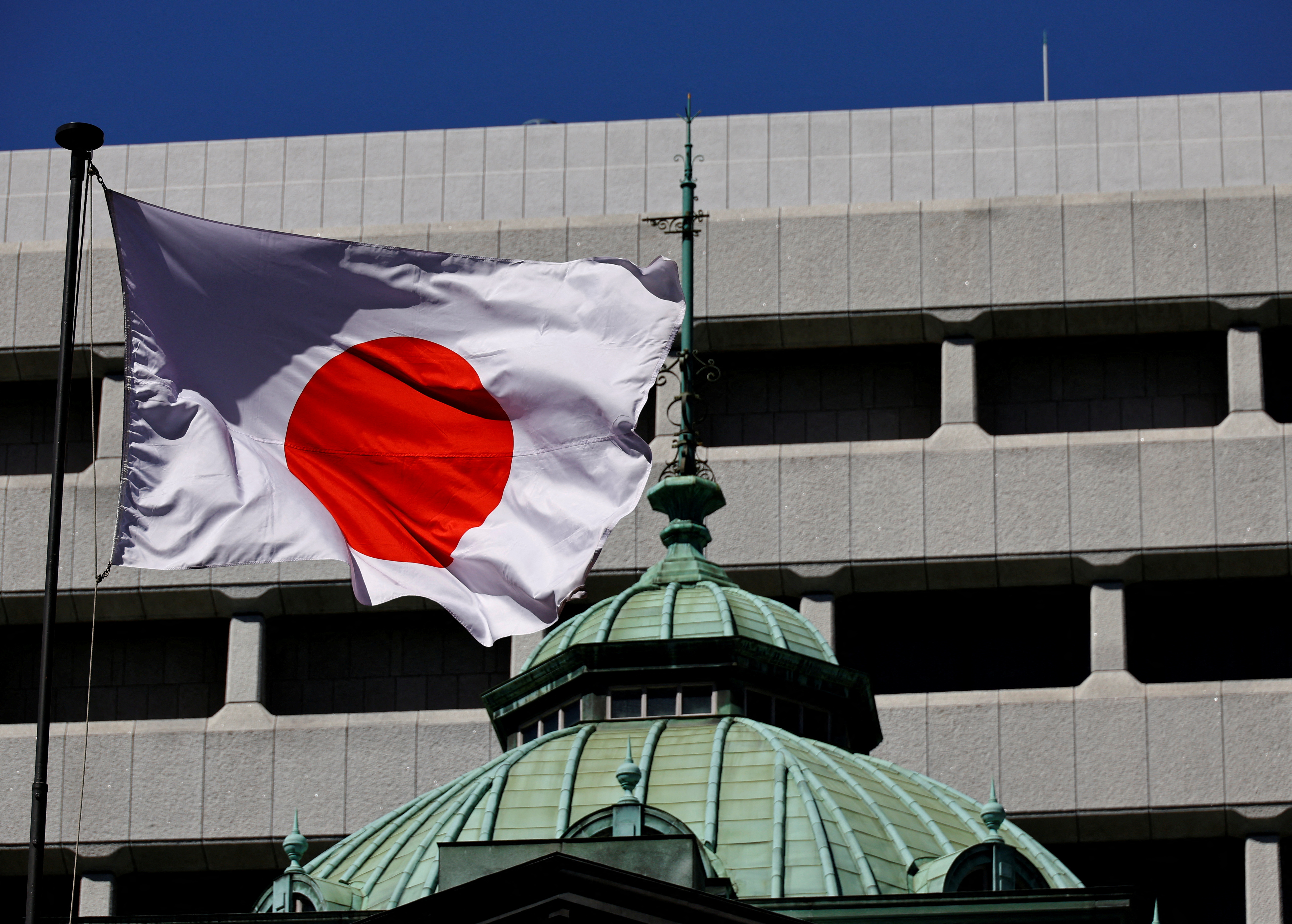 日圆先生榊原英资认为日本央行今年剩余时间不会再升息。路透