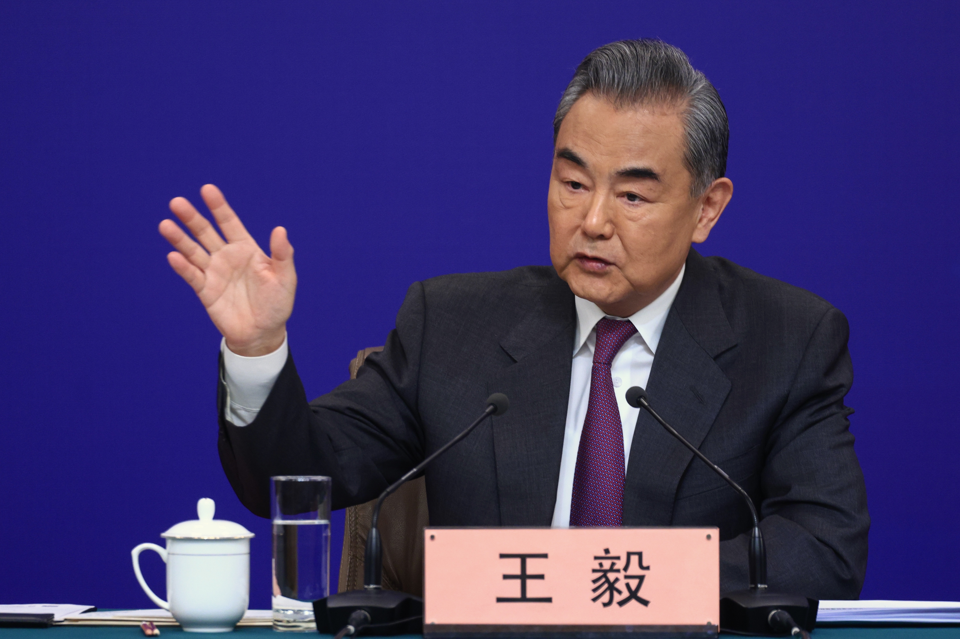大陆外交部长王毅表示，中方愿和越方密切高层交往，有效推进各领域交流合作。（香港中通社）