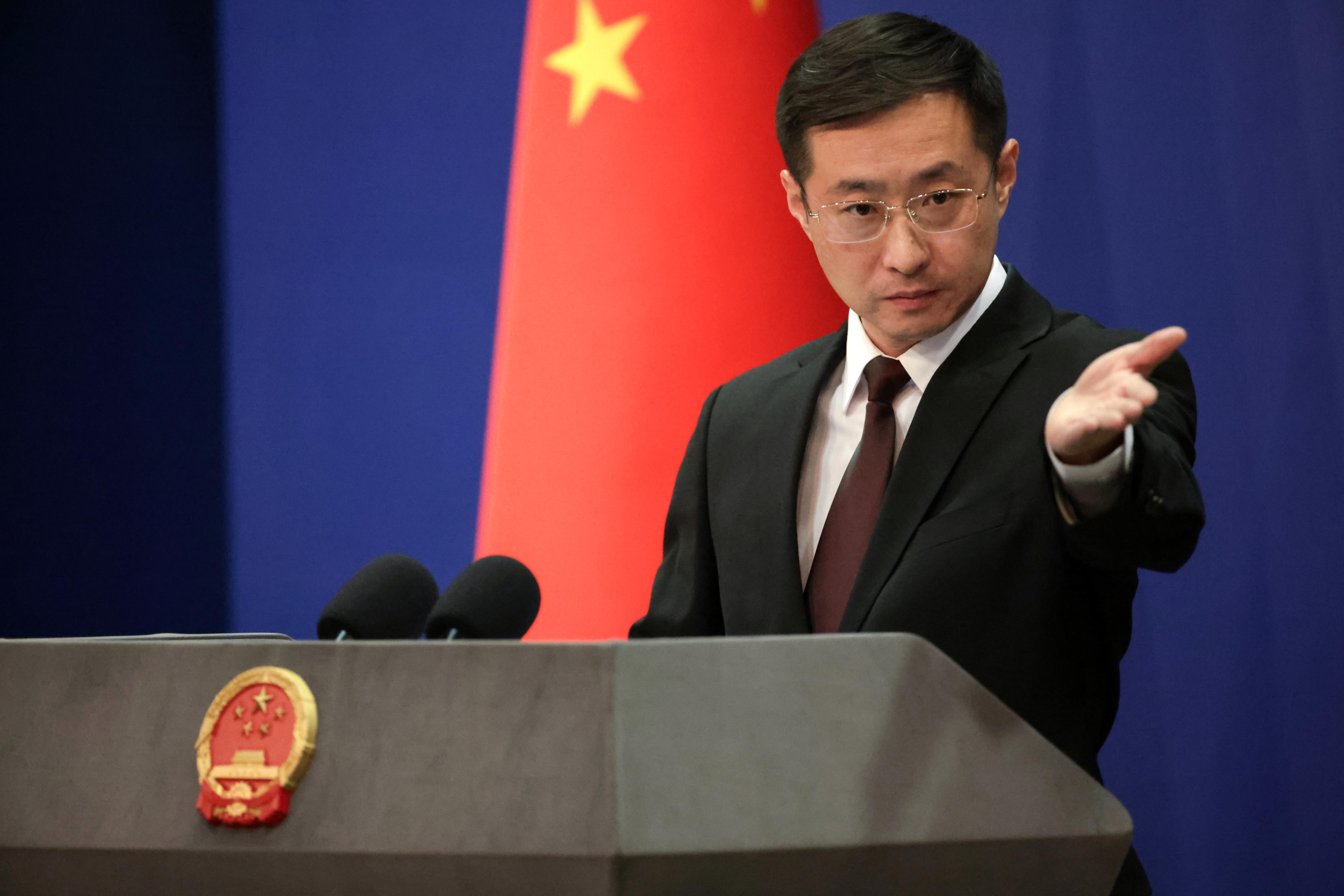 中国大陆外交部发言人林剑说，中方高度重视中宏关系，将进一步巩固政治互信，深化两国各领域交流合作。欧新社