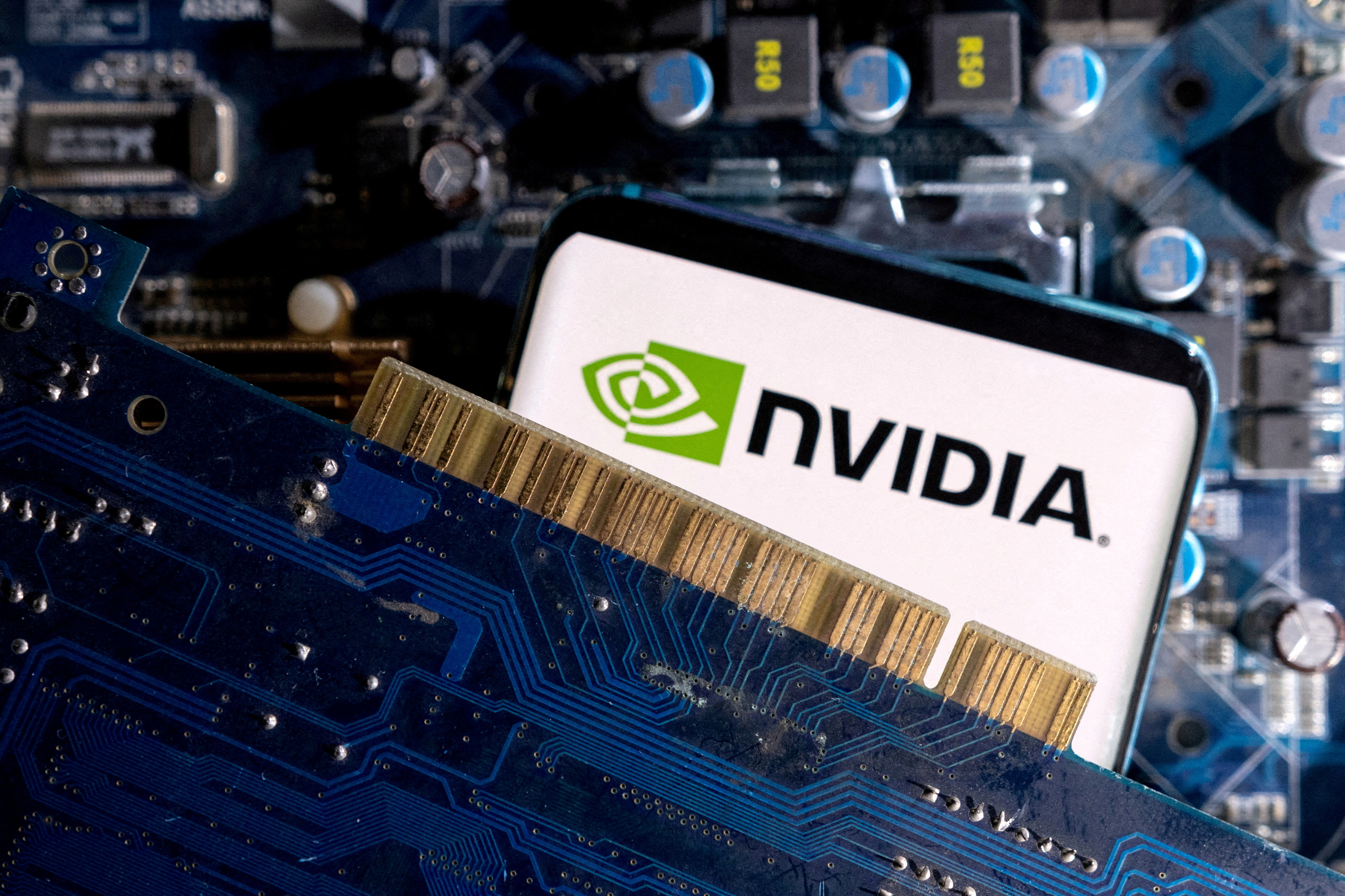 辉达（Nvidia）结束六连涨，率大型科技股走低。路透