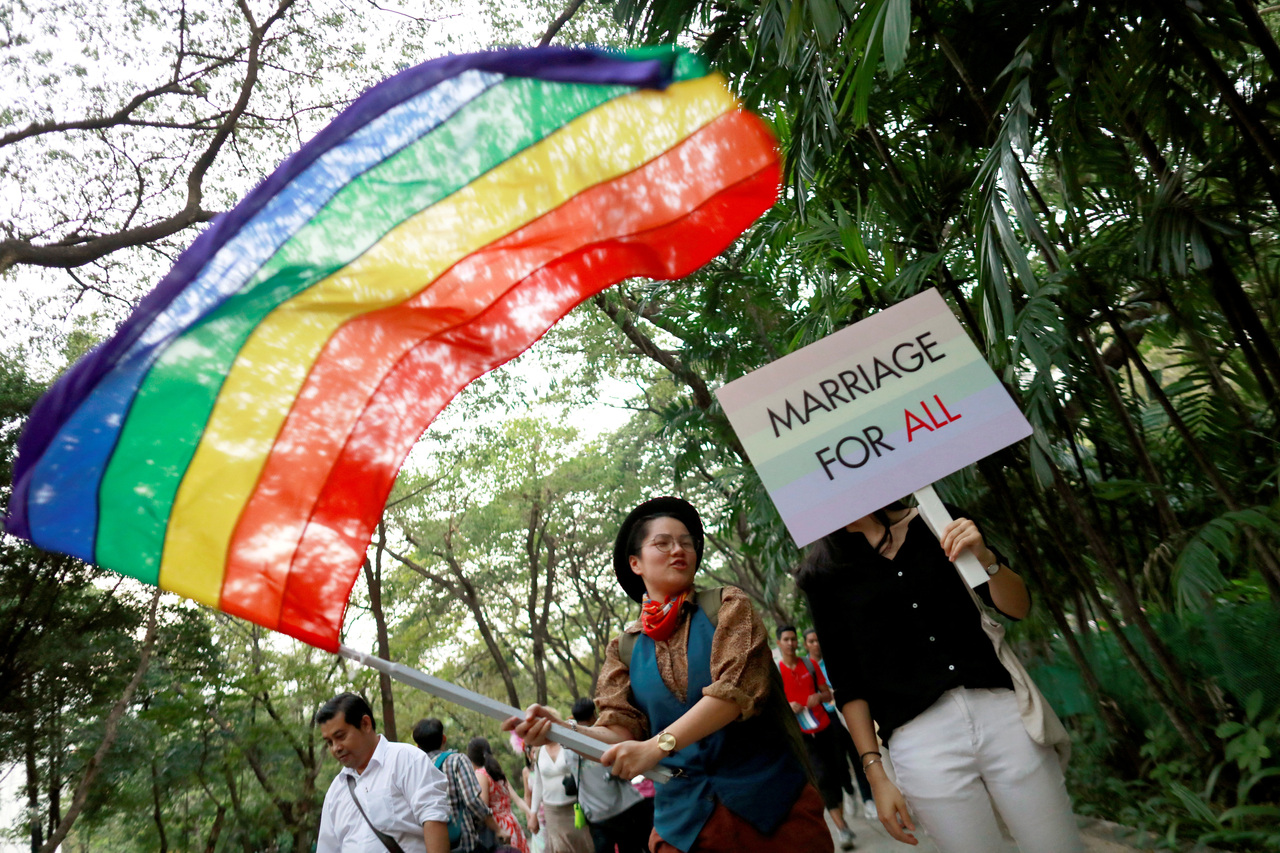 泰国众议院3月27日三读通过同性婚姻合法化法案，法案预计法律将于年底前生效，届时泰国将成为继台湾及尼泊尔后，第三个承认同性婚姻的亚洲国家。 图／路透社