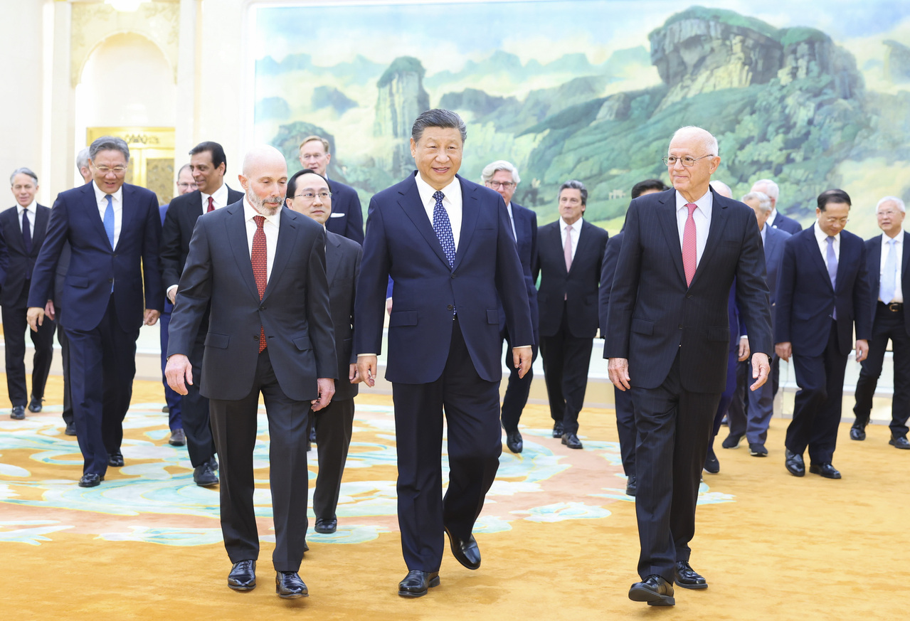 大陆国家主席习近平27日在北京人民大会堂集体会见美国工商界和战略学术界代表。