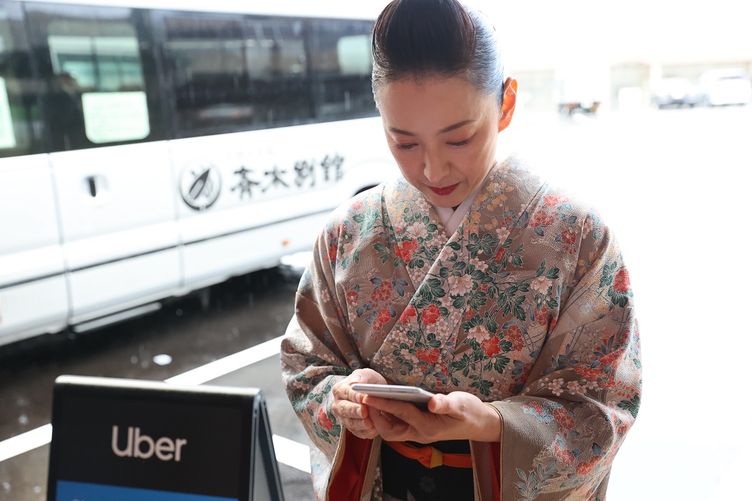 Uber与日本加贺市政府合作推「Rideshare Kaga加贺版共乘服务」，邀全球各地的旅客前来体验便利的Uber共乘服务、享受放松疗愈的泡汤行程。图／Uber提供