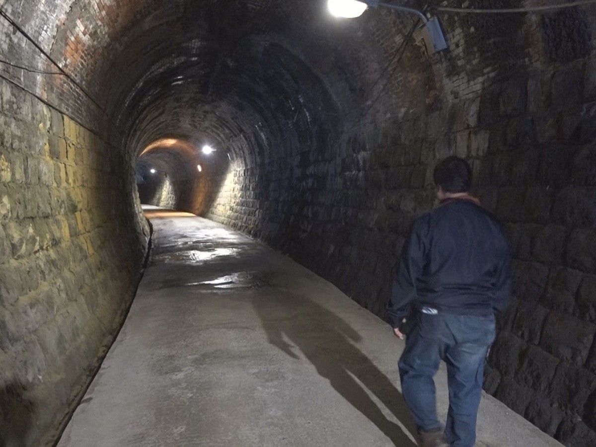 新北市瑞芳区龙镇里「瑞芳一号隧道」，隧道全长不到两百公尺，走过百年历史，欢迎游客可以到里内来走走。图／观天下有线电视提供