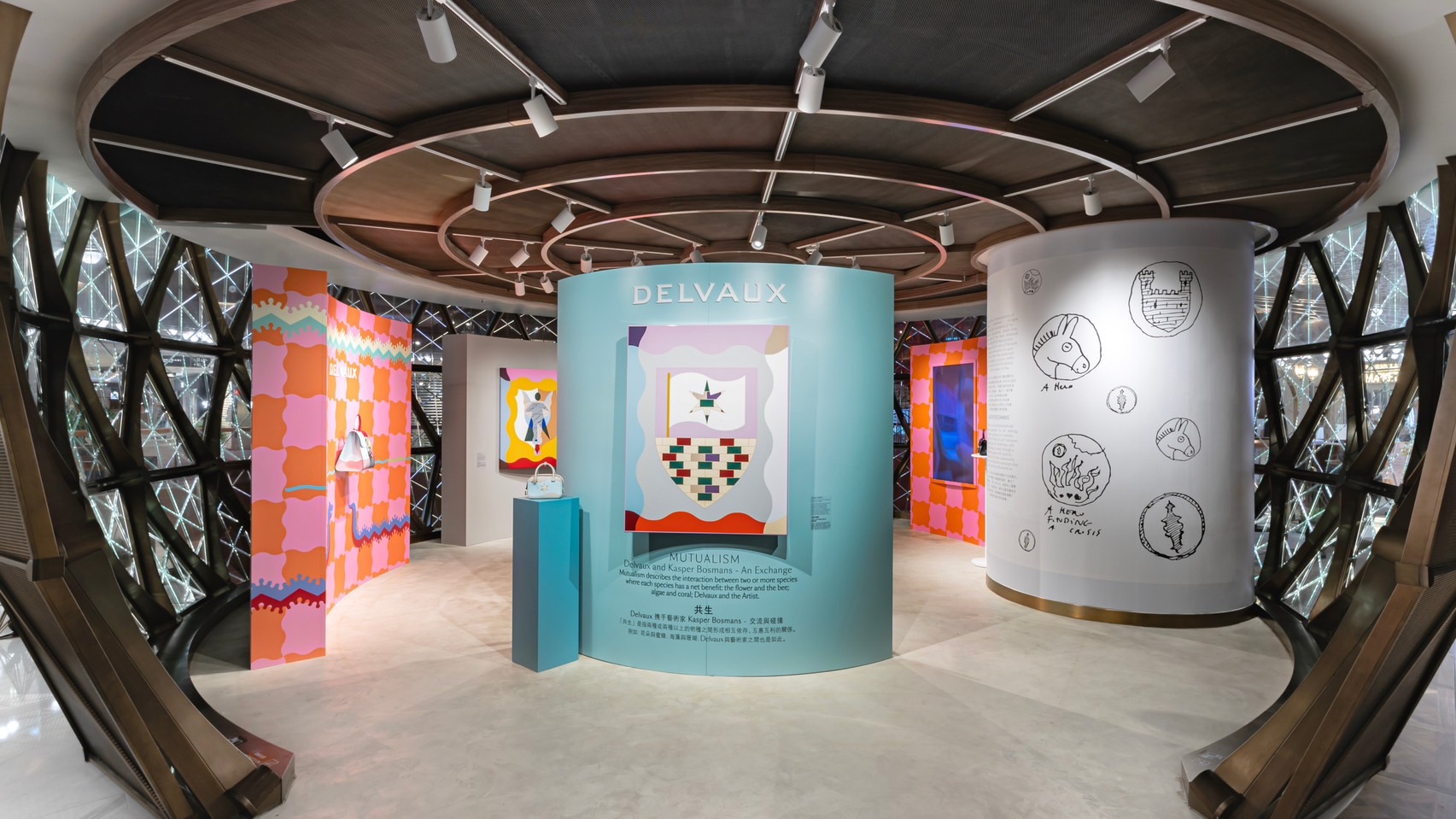 为庆祝香港Art Basel展览，Delvaux于K11 MUSEA举办了「共生」为题的艺术展，将包款和艺术家Kasper Bosmans的艺术作品并陈展示，也是该展览首次在巴黎以外地区展出。图／Delavux提供