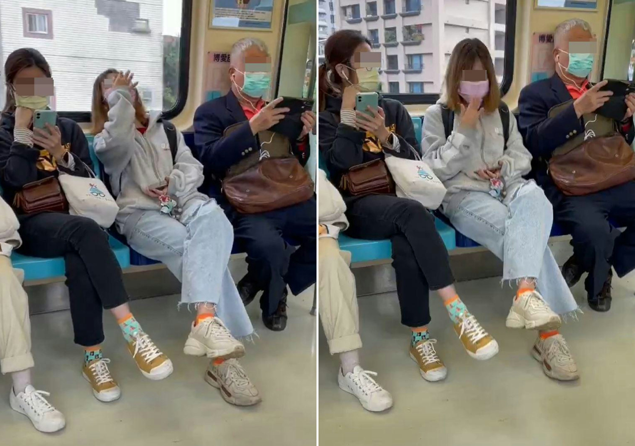 坐在老翁旁的女乘客虽然戴上口罩，但明显听到尴尬狂笑掩面，且笑到全身发热，需要用手搧凉。图／撷自X影片