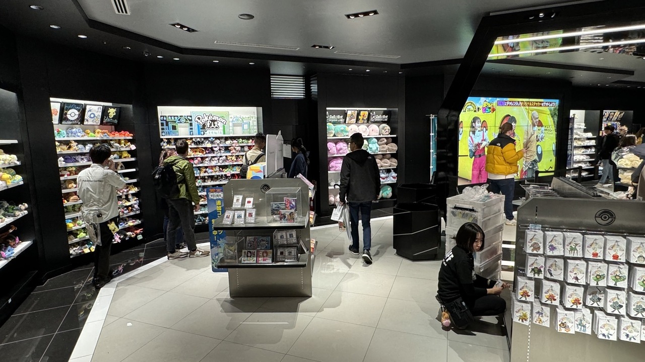 台湾宝可梦中心在4月13日将开卖动画影集《宝可梦礼宾部（Pokemon Concierge）》为主题设计的商品。图为涩谷宝可梦中心（Pokemon Center SHIBUYA）。（联合新闻网《科技玩家》摄影）