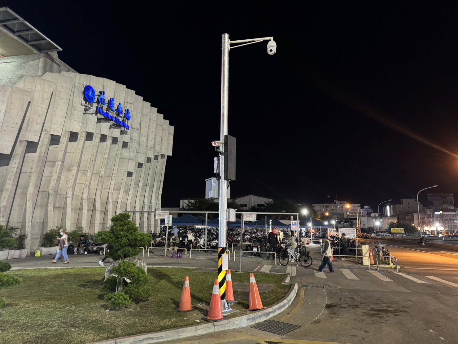 花莲火车站前站科技执法设备取缔违停，将于4月1日启用。图／花莲县警局提供