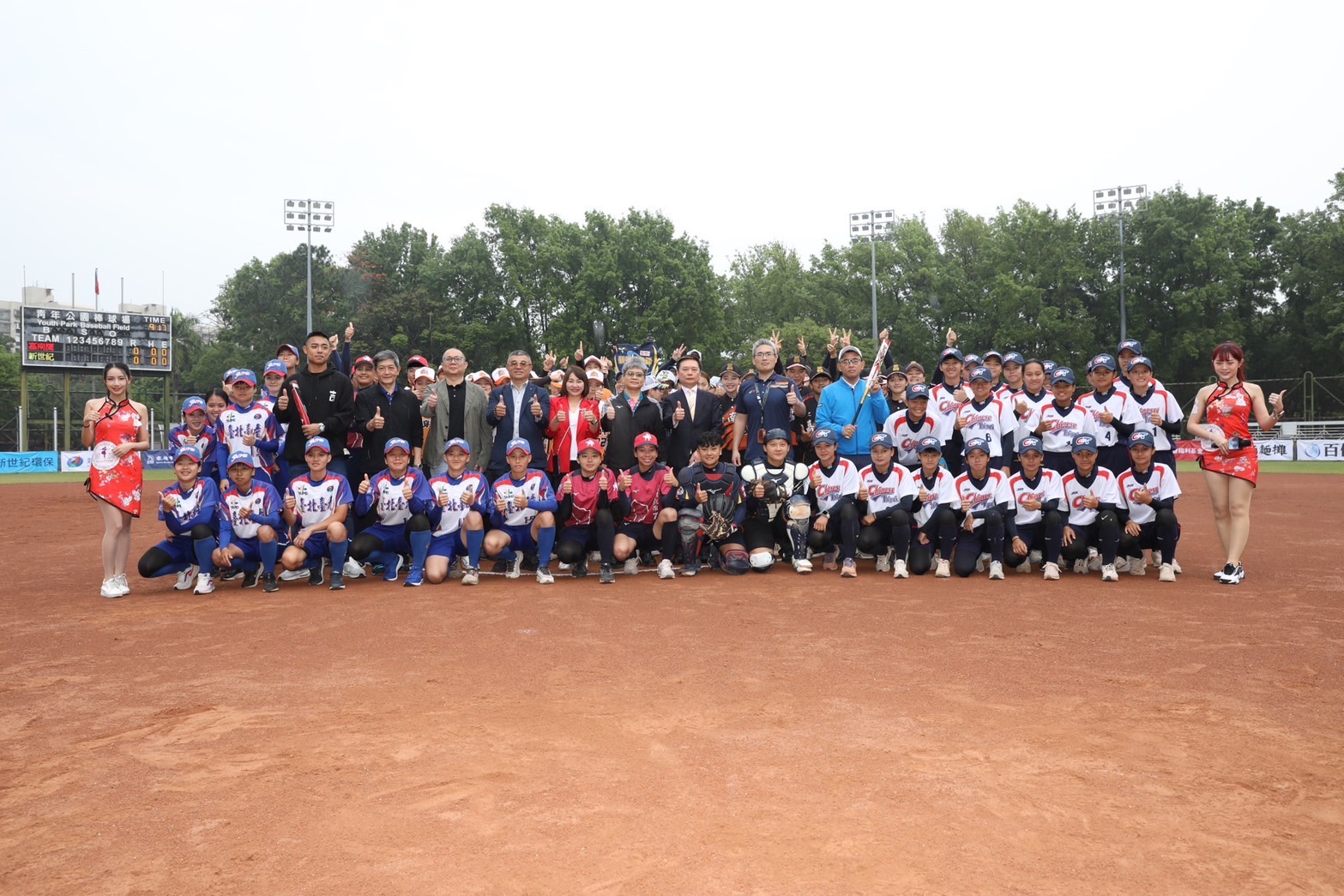 2024企业女子垒球联赛今天在台北市青年公园棒球场开打，欢迎所有球迷朋友到场支持女子垒球为选手加油。图／体育署提供