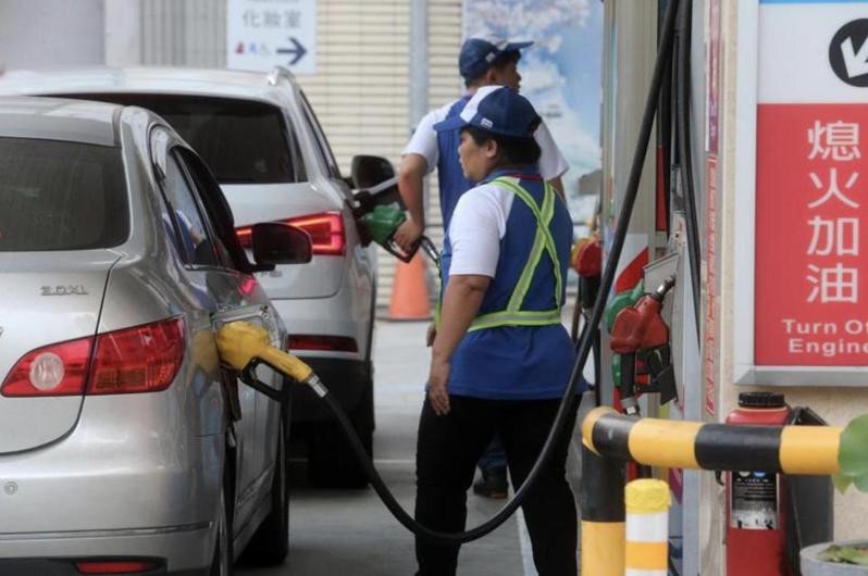台湾中油公司宣布，明（1）日凌晨零时起汽、柴油价格不调整。本报资料照片