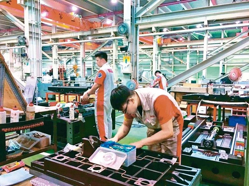 经济部23日发布3月工业生产指数92.76，制造业生产指数92.49，双双由负转为正成长。制造业示意图。