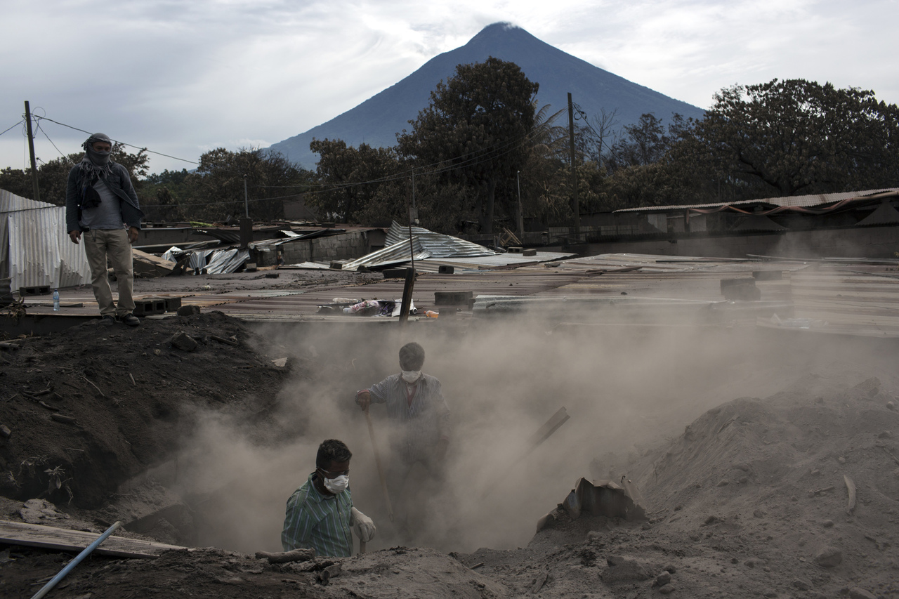 瓜地马拉今年初至3月20日，全国各地已发生873起森林火灾，烧毁超过5200个足球场大小的面积。美联社
