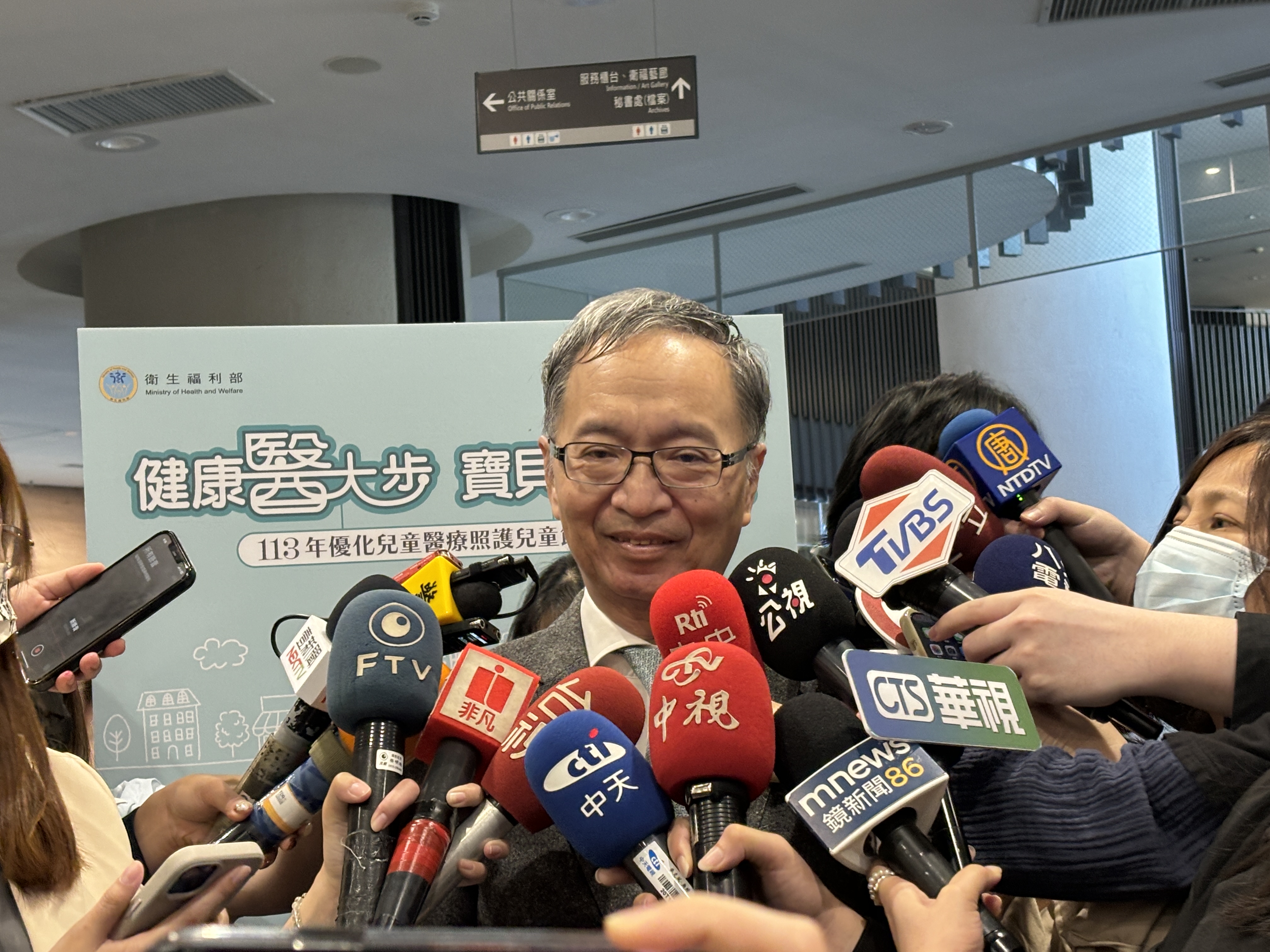 卫福部长薛瑞元表示，宝林案件今天没有新个案，近期会开专家会议讨论，也会讨论包含米酵菌酸是否更名。记者李青萦／摄影