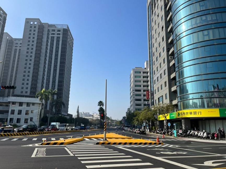 台南市东门与林森路口改善。图／台南市交通局提供