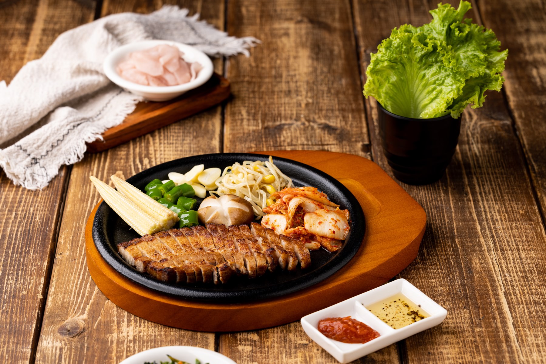 北村豆腐家「经典韩式菜包肉」，258元。图／豆府餐饮集团提供