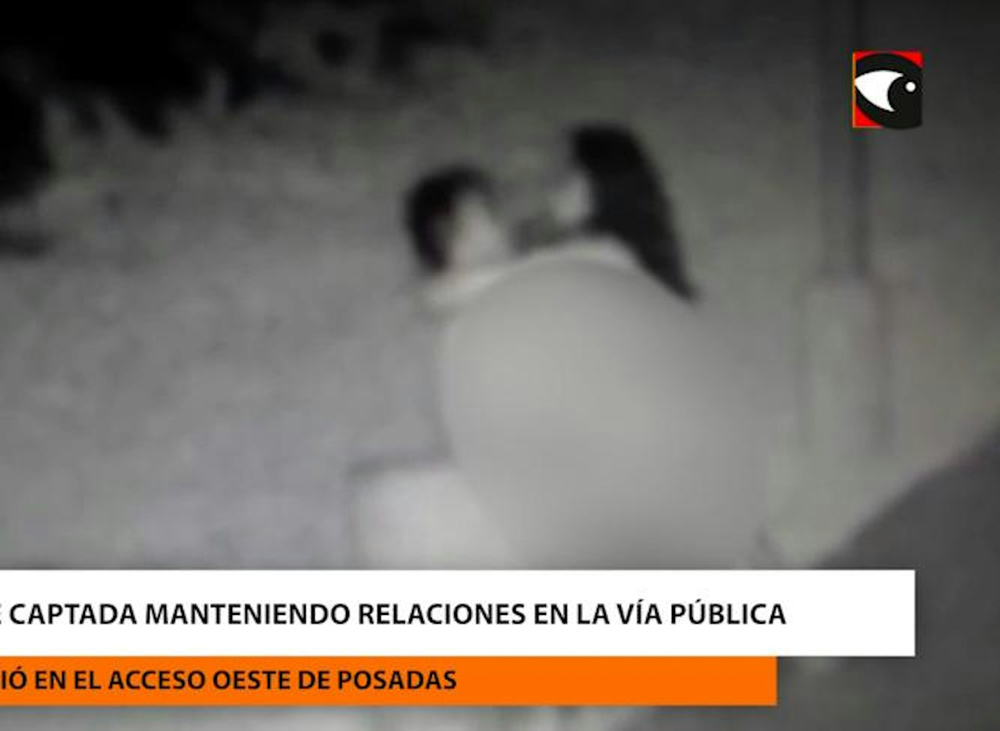 阿根廷网络流疯传1段影片，一对男女全裸在公园上演「活春宫」，更从公园长椅激战到路边汽车引擎盖，相当忘我。（影片截图）