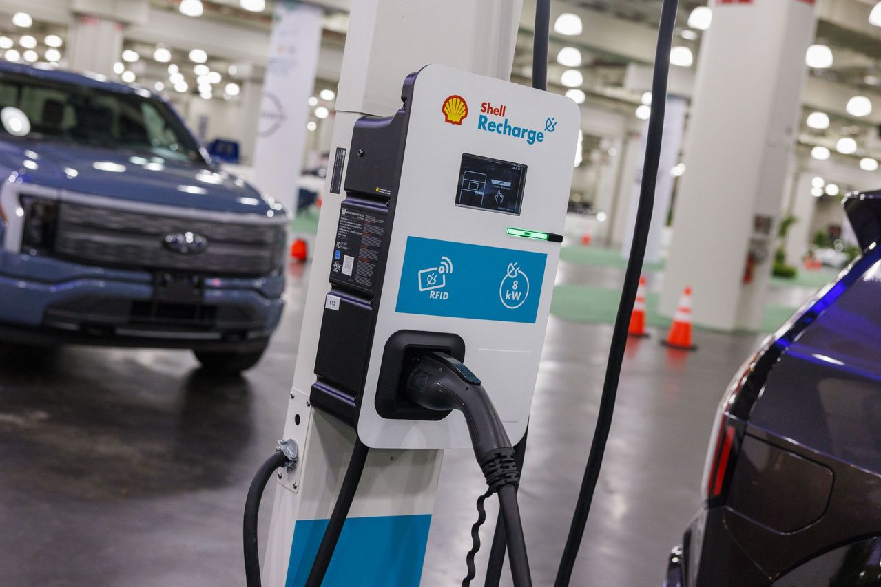 挪威道路上的电池电动车（BEV，即纯电动车）数量有望在今年年底或明年初超过汽油车，是第一个出现这种情况的国家。示意图／欧新社资料照