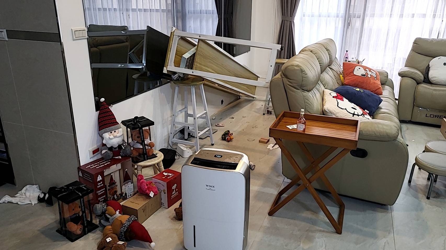 许多民众地震灾后物品掉落。图／台湾房屋提供