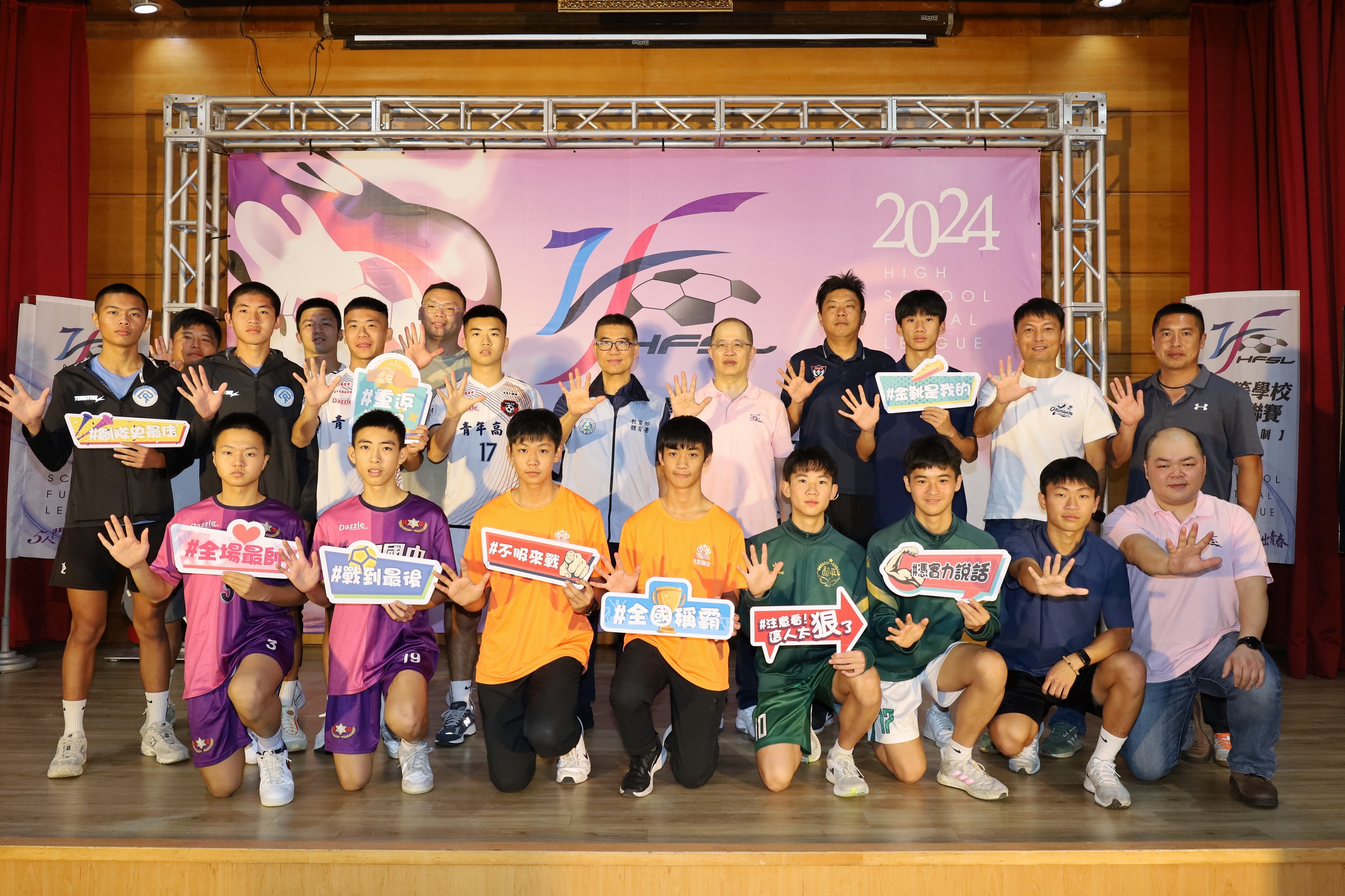 112学年度中等学校5人制足球联赛将在8至13日于台北体育馆进行国女、国男及高男3个组别全国决赛的循环赛赛事。图／体育署提供
