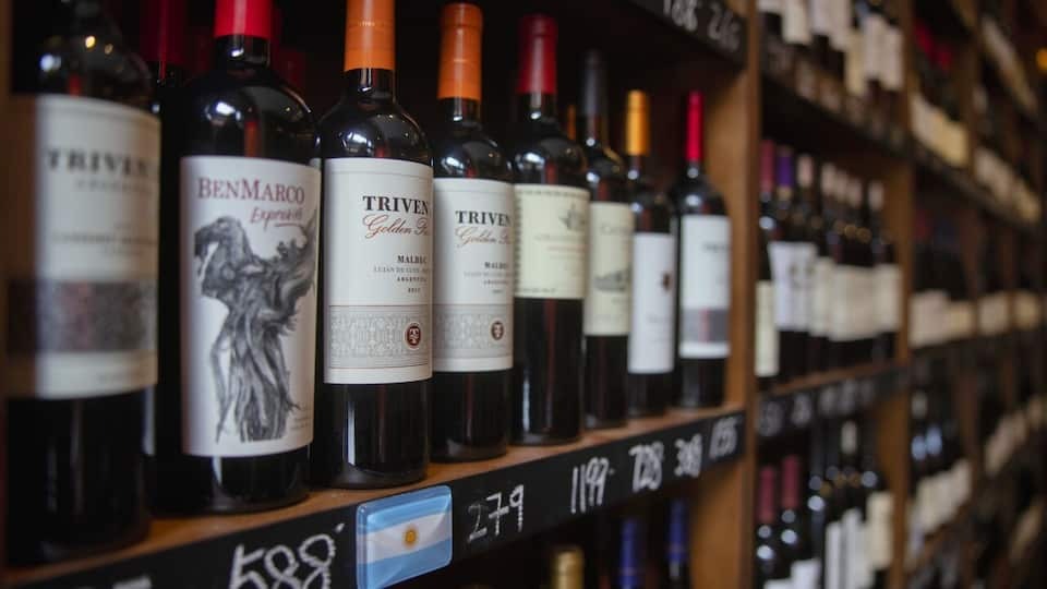 世界贸易组织新闻处在日内瓦表示，中国和澳洲通知世贸组织已就澳洲红酒关税争端达成和解并且停止诉讼。   （欧新社）