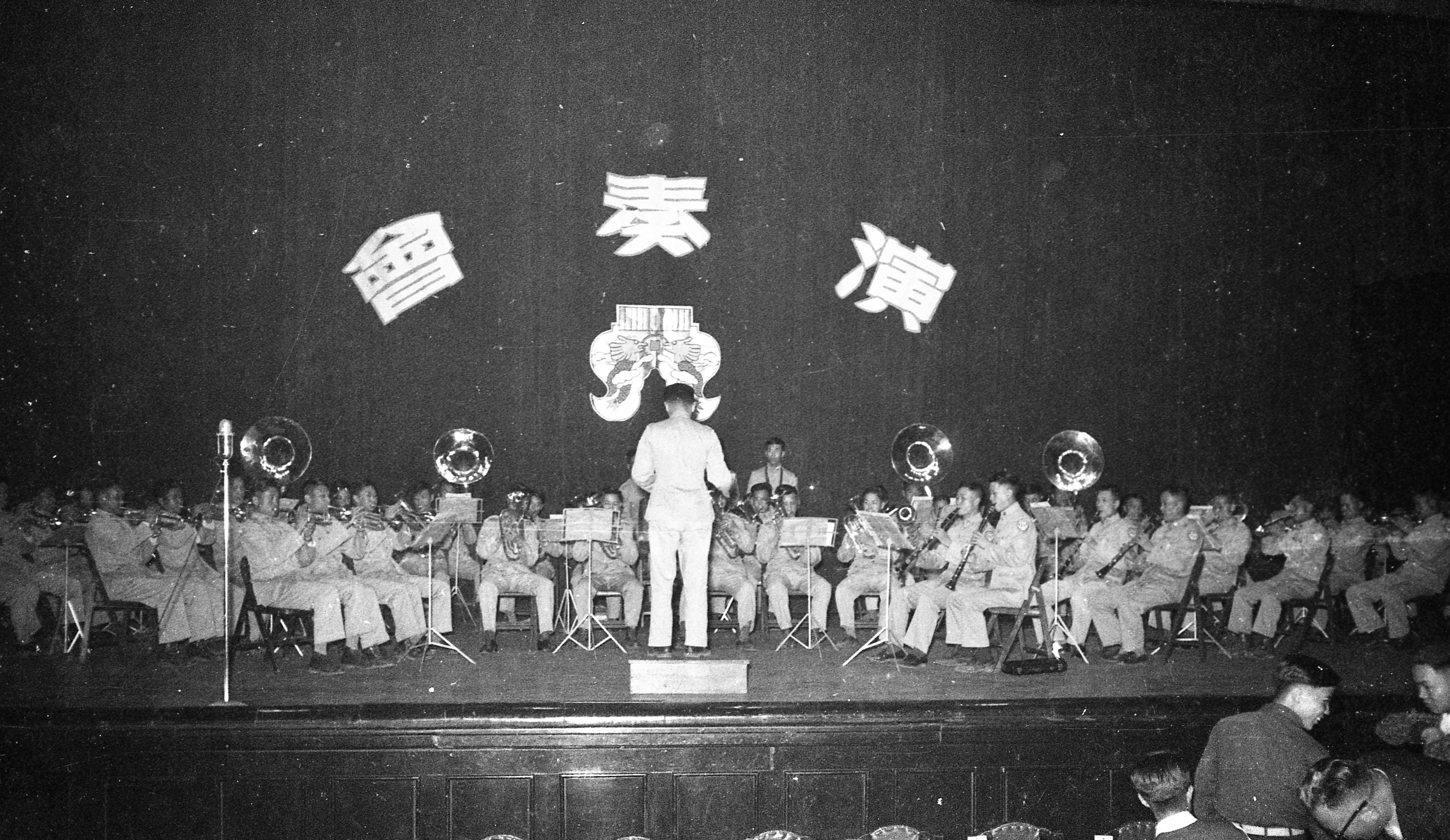 1955年4月5日，中华民国第十二届音乐节在中山堂中正厅举行联合演奏会，共有9项表演。图／联合报系资料照片