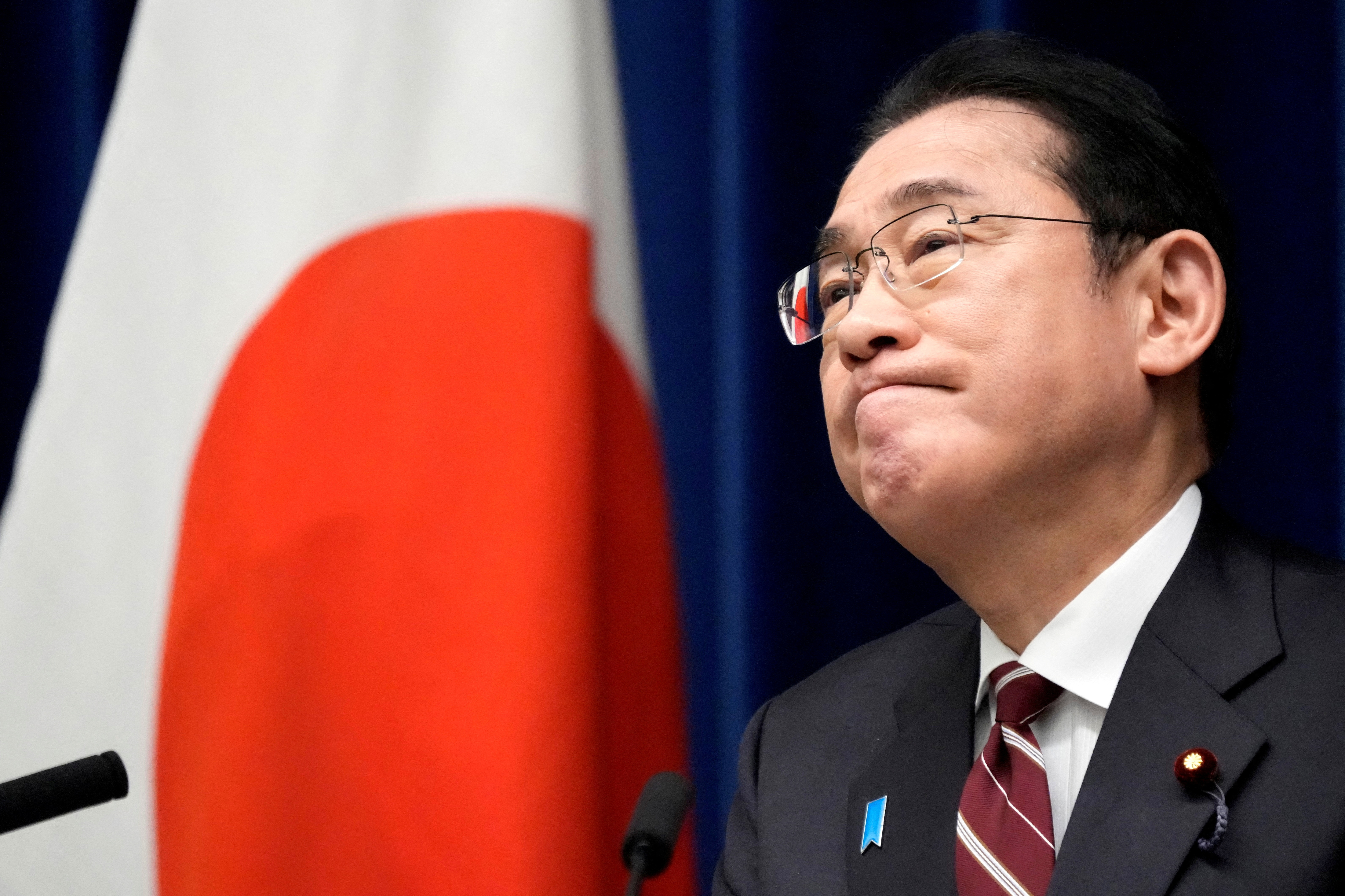 岸田接受日经亚洲专访时表示，世界正在进入一个「新阶段」，日本有必要扩大参与，并「负起更大责任」为东南亚国家提供选项，包括对菲律宾。路透