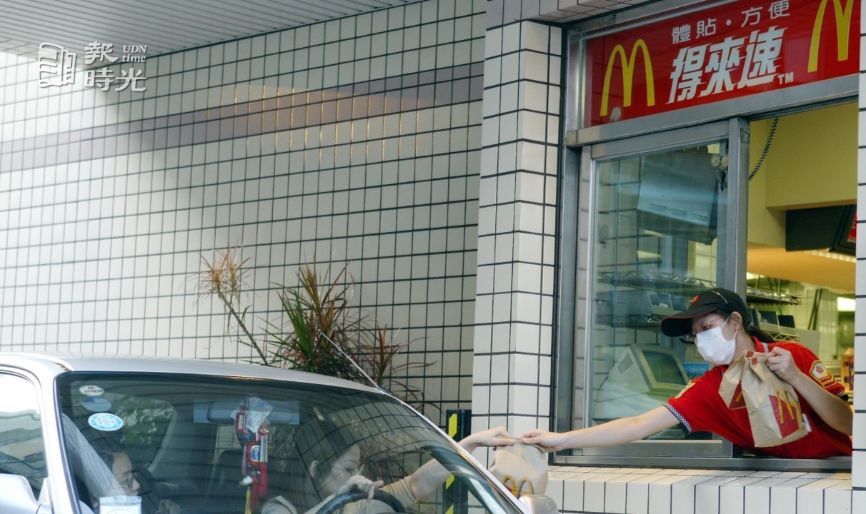 全台第一間麥當勞得來速在台中！一天賣出1500個漢堡刷新紀錄！ | 童年懷舊鄉野談| Oops | 聯合新聞網