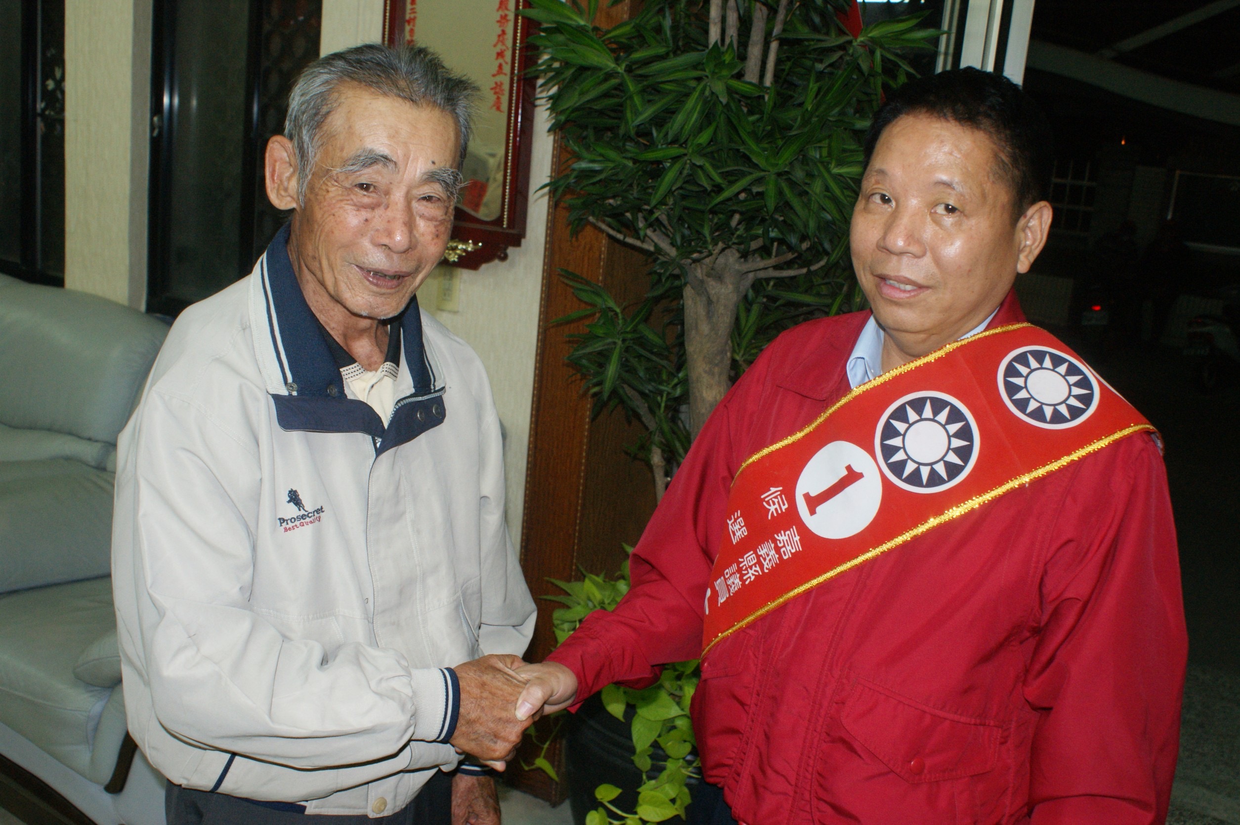 嘉义县5连霸前议员林宝瓶（右）今天传病逝，享年71岁。图／联合报系资料照片