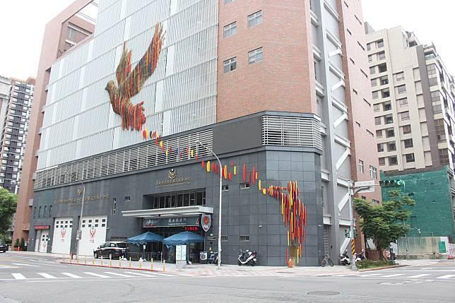 台北市万华警分局在西门町一处旅馆，查获菲律宾籍变性人来台卖淫。记者廖炳棋/翻摄