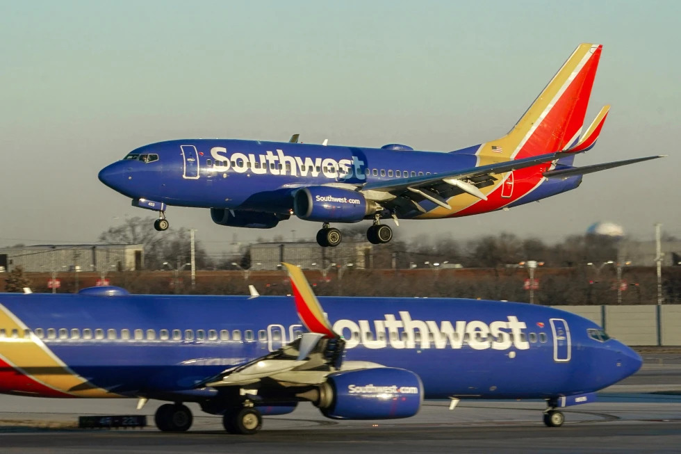 美国西南航空一架从德州飞往拉斯维加斯的波音737（Boeing 737）飞机昨天在起飞时因发动机著火而被迫中止。图非当事飞机。图／美联社