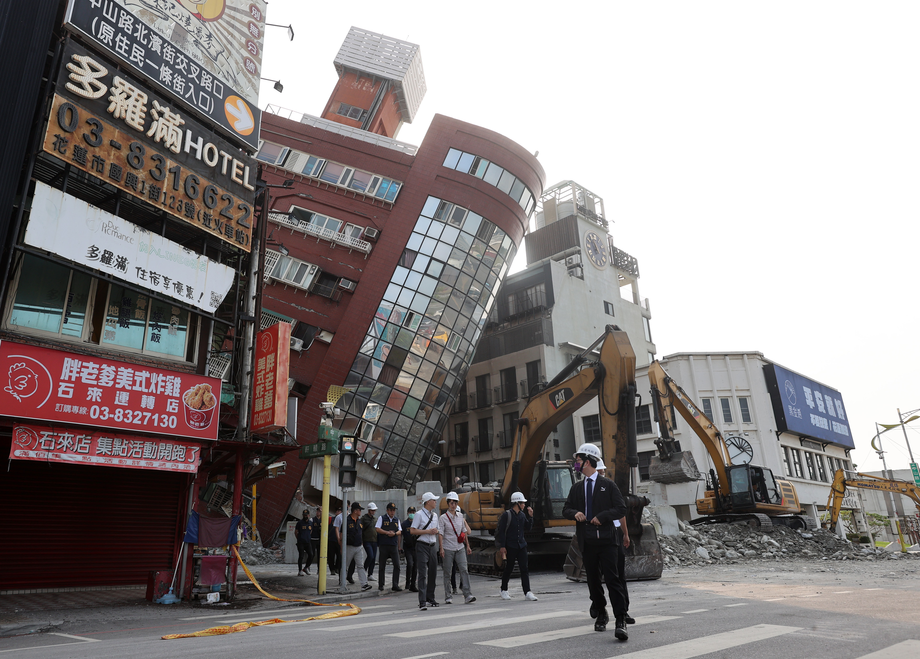 0403花莲大地震造成天王星大楼倒塌。记者林澔一／摄影